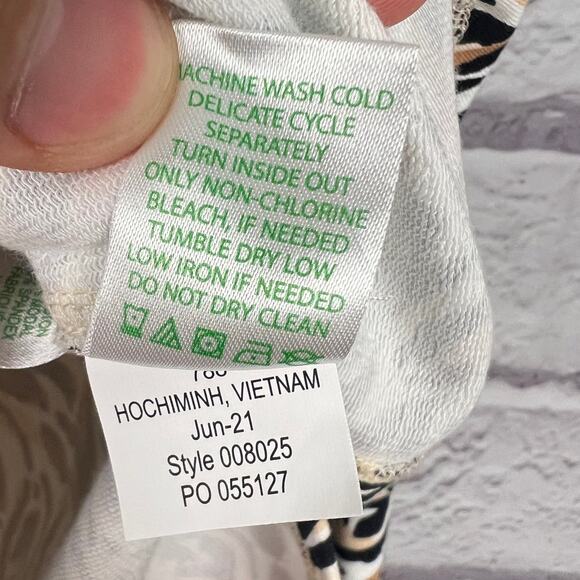 Lilly Pulitzer Womens M Luxletic Blythe UPF Can You Zee Me Zebra Pullover Top - Picture 7 of 9